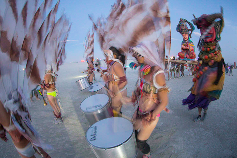 %_tempFileNameDrummers%20and%20dancers%20on%20Playa%2007%