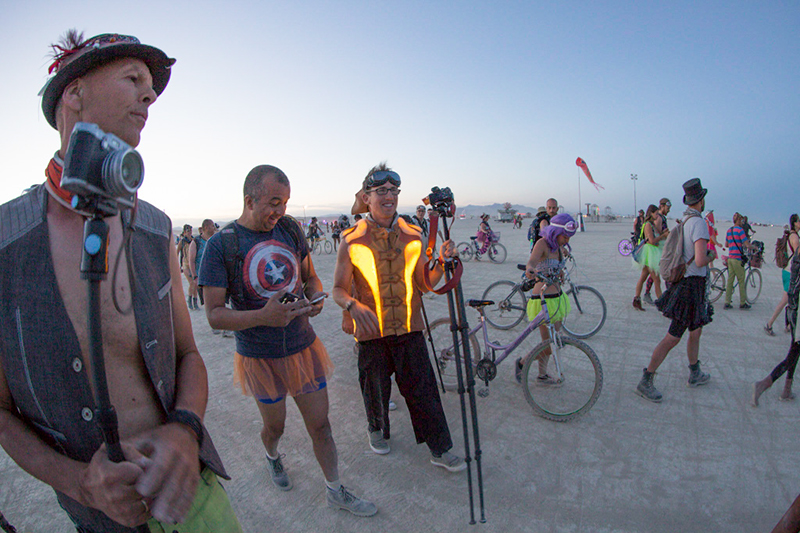 %_tempFileNamePhotographers%20on%20the%20Photo%20Walk%2030%